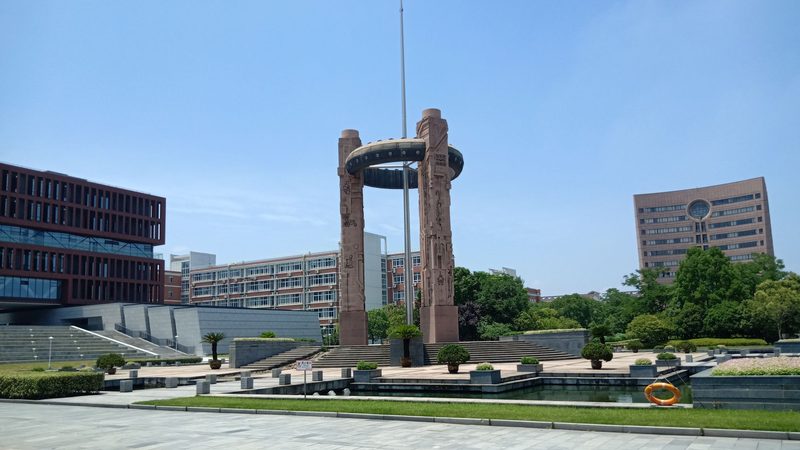 电容补偿柜容量过大：影响及应对策略
